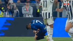 La innecesaria patada de Cuadrado a Alexis Sánchez: ¡mucho dolor!