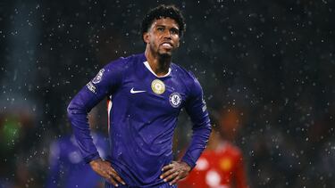 El jugador brasileño juega como centrocampista en el club de Londres. Llegó al Chelsea procedente del Vasco de Gama a cambio de más de doce millones de euros. Tras fichar por el Chelsea en 2023, fue cedido por periodos al Vasco da Gama y luego al Nottingham Forest F.C. Su periodo de cesión más exitoso fue en el RC Strasbourg Alsace de Francia donde tuvo una temporada de consagración.  A pesar de su juventud, ha demostrado ser un centrocampista con buena visión de juego y habilidad con el balón en los pies.