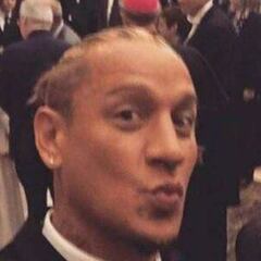 Irreverente Mexès: polémico selfie con el Papa de fondo