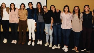 Jugadoras del f&uacute;tbol colombiano reunidas.