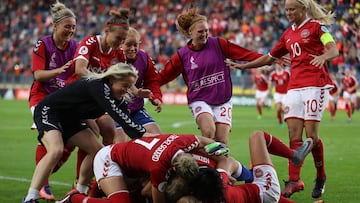 BREDA, NETHERLANDS - AUGUST 03:  Denmark players celebrate their team&#039;s victory during the UEFA Women&#039;s Euro 2017 Semi Final match between Denmark and Austria at Rat Verlegh Stadion on August 3, 2017 in Breda, Netherlands.  (Photo by Maja Hitij/