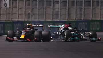 Max Verstappen (Red Bull RB16B) y Lewis Hamilton (Mercedes W12). Yeda, Arabia Saud&iacute;. F1 2021. 