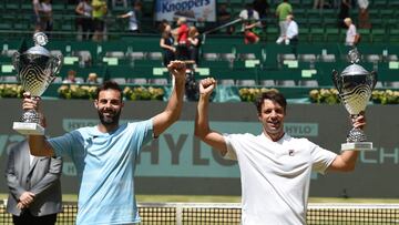 Marcel Granollers (L) from Spain and Horacio Zeballos from Argentinia celebrate their victory as Double at the ATP 500 Halle Open tennis tournament in Halle, western Germany, on June 19, 2022. (Photo by CARMEN JASPERSEN / AFP)