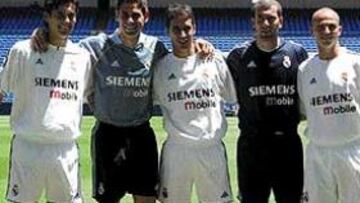 <B>NUEVOS NÚMEROS</B>. El Madrid ha licenciado el nuevo diseño de los números y letras. Ha sido diseñada por la empresa Chris Kay con una tecnología de impresión llamada Art-Tex. Se presenta en dos versiones: letra blanca y perfilada en negro y letra negra y perfil en amarillo.