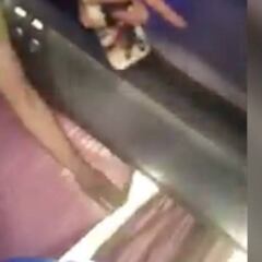 Los disturbios desde dentro del autobús: "¡Llamen a un médico!"