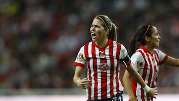 Alicia Cervantes durante un partido de las Chivas Femenil.