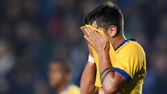 Juventus&#039; forward from Argentina Paulo Dybala reacts during the Italian Serie A football match between Atalanta and Juventus at the &quot;Atleti Azzurri d&#039;Italia&quot; Stadium in Bergamo, on October 1, 2017. / AFP PHOTO / MARCO BERTORELLO