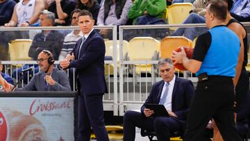 El entrenador del Gran Canaria, Jaka Lakovic, durante el partido contra el Dolomite Energia Trento de la Eurocup.