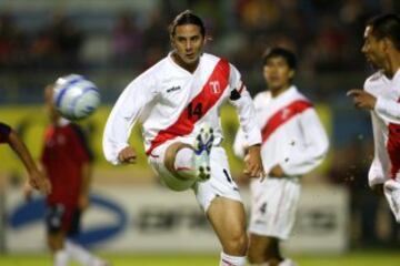 El goleador peruano no ha podido revalidar sus éxitos en Europa con su selección. Ni siquiera ha podido ir a un Mundial.