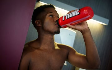 Ansu Fati durante los reconocimientos m¨¦dicos del F¨²tbol Club Barcelona.