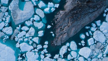 Icebergs provenientes del deshielo de un glaciar en el fiordo helado de Ilulissat, Groenlandia. Paisaje glaciar ártico declarado Patrimonio de la Humanidad por la Unesco.
