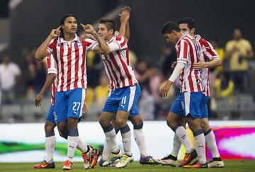 En su primer Clásico Nacional en el Clausura 2016, el Gullit marcó el gol de la honra en la derrota de Chivas 1-2 ante América.