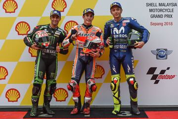 Marc Márquez, Johann Zarco y Valentino Rossi en el podio de Sepang. 