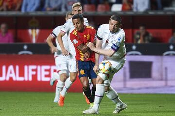 Thiago Alcántara y Atli Gregersen.