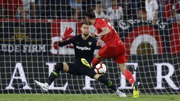 GARETH BALE Y VACLIK MANO A MANO