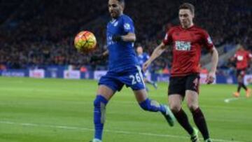 Mahrez con el balón.