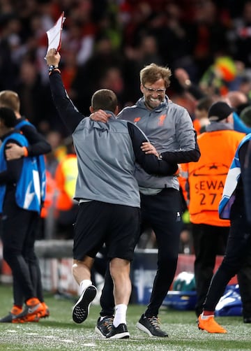 3-0. Jurgen Klopp celebró el tercer gol de Sadio Mane.