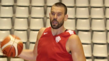 Marc Gasol en Fontajau con la camiseta del B&agrave;squet Girona.