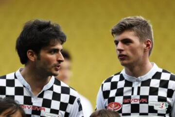 Estadio Luis II de Mònaco entre pilotos y otros deportistas. Carlos Sainz of Spain y Max Verstappen.