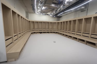 Vista de los vestuarios reformados.