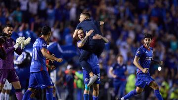 Carlos Rotondi and Martin Anselmi head coach of Cruz Azul celebrate the pass to the grand final during the Semifinals second leg match between Cruz Azul and Monterrey as part of the Torneo Clausura 2024 Liga BBVA MX at Ciudad de los Deportes Stadium on May 19, 2024 in Mexico City, Mexico.