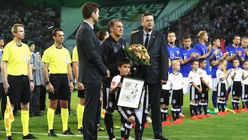 MOENCHENGLADBACH, GERMANY - AUGUST 31:  Bastian Schweinsteiger of Germany looks on with Reinhard Grindel (R), DFB President prior to his last international match, the International Friendly match between Germany and Finland at Borussia-Park on August 31, 2016 in Moenchengladbach, Germany.  (Photo by Lars Baron/Bongarts/Getty Images)