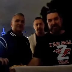 El padre de Djokovic la lía posando con aficionados prorrusos