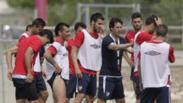 Emery no quiere un plantel excesivamente largo.