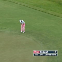 Aquí un golpe maestro: el put imposible de Justin Thomas