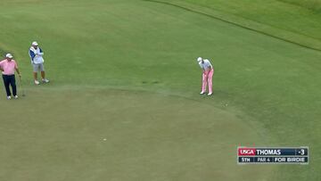 Aquí un golpe maestro: el put imposible de Justin Thomas