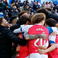 El Espanyol salta del descenso a la Champions para salvarse
