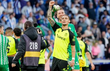 Se inventó un auténtico golazo para darle al Betis la victoria y acercarle a la Champions. Recortó en el vértice del área y armó un disparo con una fantástica parábola que se coló por la escuadra de la portería rival. Una obra de arte. Otra más.