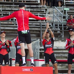 El BMC triunfa y Dennis viste el maillot rojo que era de Samuel
