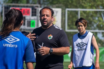 Ernesto Manuel Sánchez Barra, el entrenador del CP Cacereño Femenino.