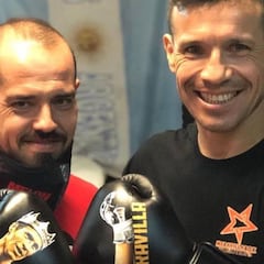 Maravilla Martínez dona unos guantes customizados al WBC