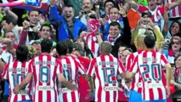 Los jugadores celebrando el gol de la victoria
