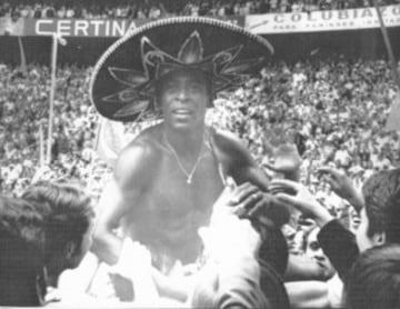 El 21 de junio de 1970, Brasil ganó su tercer Mundial en el Estadio Azteca de México tras vencer en la final a Italia por cuatro goles a uno. Pelé abrió el marcador.