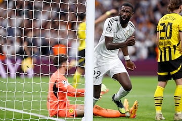 1-2. Antonio Rüdiger celebra el primer tanto que anota en el minuto 59 de partido.