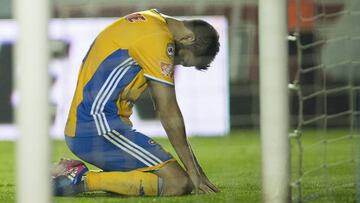 Rubens Sambueza hizo su primer ‘diablura’ con los escarlatas para darle el triunfo en Nuevo León. Los felinos debutaron a su tercer portero, así como a Eduardo Vargas.