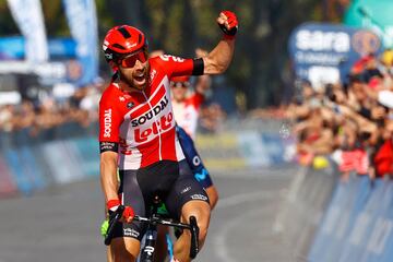 Celebraci¨®n de Thomas De Gent durante la octava etapa del Giro de Italia 2022.