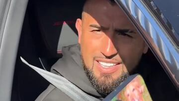 Le preguntan a Vidal por su posible salida de Colo Colo y esto hace al abandonar el Monumental