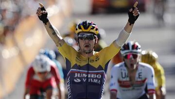 Orcieres-merlette (France), 01/09/2020.- Slovenian rider Primoz Roglic of Jumbo-Visma team celebrates winning the 4th stage of the Tour de France over 160.5km from Sisteron to Orcieres-Merlette, France, 01 September 2020. (Ciclismo, Francia, Eslovenia) EFE/EPA/Christophe Ena / Pool