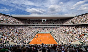 Una de las grandes mecas del deporte. Sobre todo, para el español, con Rafa Nadal como 14 veces ganador sobre la arcilla parisina. Roland Garros, como no podía ser de otra forma, acogerá el tenis en los Juegos. Se utilizarán dos de las 18 pistas con las que cuenta en sus 12 hectáreas, la Suzanne Lenglen y la Philippe Chatrier, en la que también se celebrarán los eventos de boxeo. Con capacidad para 34.000 espectadores, lleva acumulando momentos legendarios desde 1928, cuando se construyó para la defensa del título francés en la Copa Davis de ese año.