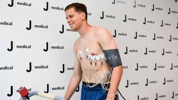 Szczesny, pasando las pruebas m&eacute;dicas con la Juventus.