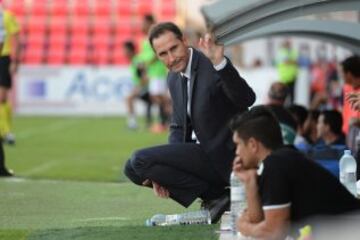 VICENTE MORENO exfutbolista, comenzó su carrera como entrenador en el Xerez CD, al final de la temporada 11/12 donde consigue sacar al equipo jerezano de los puestos de descenso. Es el entrenador del Nástic de Tarragona desde el 2013, consiguió en ascenso a la categoría de plata con el Nástic en la temporada 14/15. Ya en Segunda División se clasificó para los playoff de ascenso, pero fue eliminado por el Osasuna.