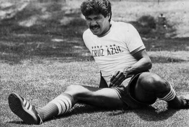 Igancio Flores fue el dueño de la banda derecha de la Máquina durante gran parte de la década de los 70´s y durante toda la década de los 80´s. Flores jugó toda su carrera para la Máquina y es un histórico para sus aficionados. El lateral recolectó cuatro títulos de Liga con los cementeros.