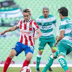 La jugada polémica con el VAR en el Santos vs Chivas
