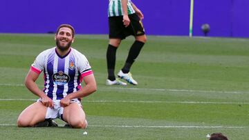 Valladolid.02/05/2021. PHOTOGENIC/PABLO REQUEJO. F&uacute;tbol, Estadio Jos&eacute; Zorrilla, partido de La Liga Santander temporada 2020/2021 entre el Real Valladolid y el Real Betis. WEISSMAN Y KIKO OLIVAS