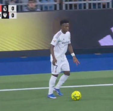 Los pitos en el Bernabéu y la derrota del Barça, protagonistas de los memes de la jornada