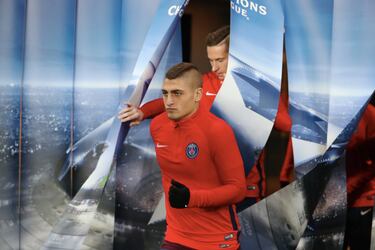 "El caso Verratti está aparcado, el PSG no vende", reconoció Josep Maria Bartomeu, expresidente culé. Y el PSG no vendió. El FC Barcelona quería incorporar a Marco Verratti y el centrocampista italiano quería recalar en Can Barça, pero el jugador, “preso del emir de Qatar” como llegó a afirmar su agente, no se declaró en rebeldía. En el verano de 2017, el todavía jugador parisino pasó el reconocimiento médico y regresó a los entrenamientos con el club tras superar unos problemas musculares, tal y como estaba previsto.